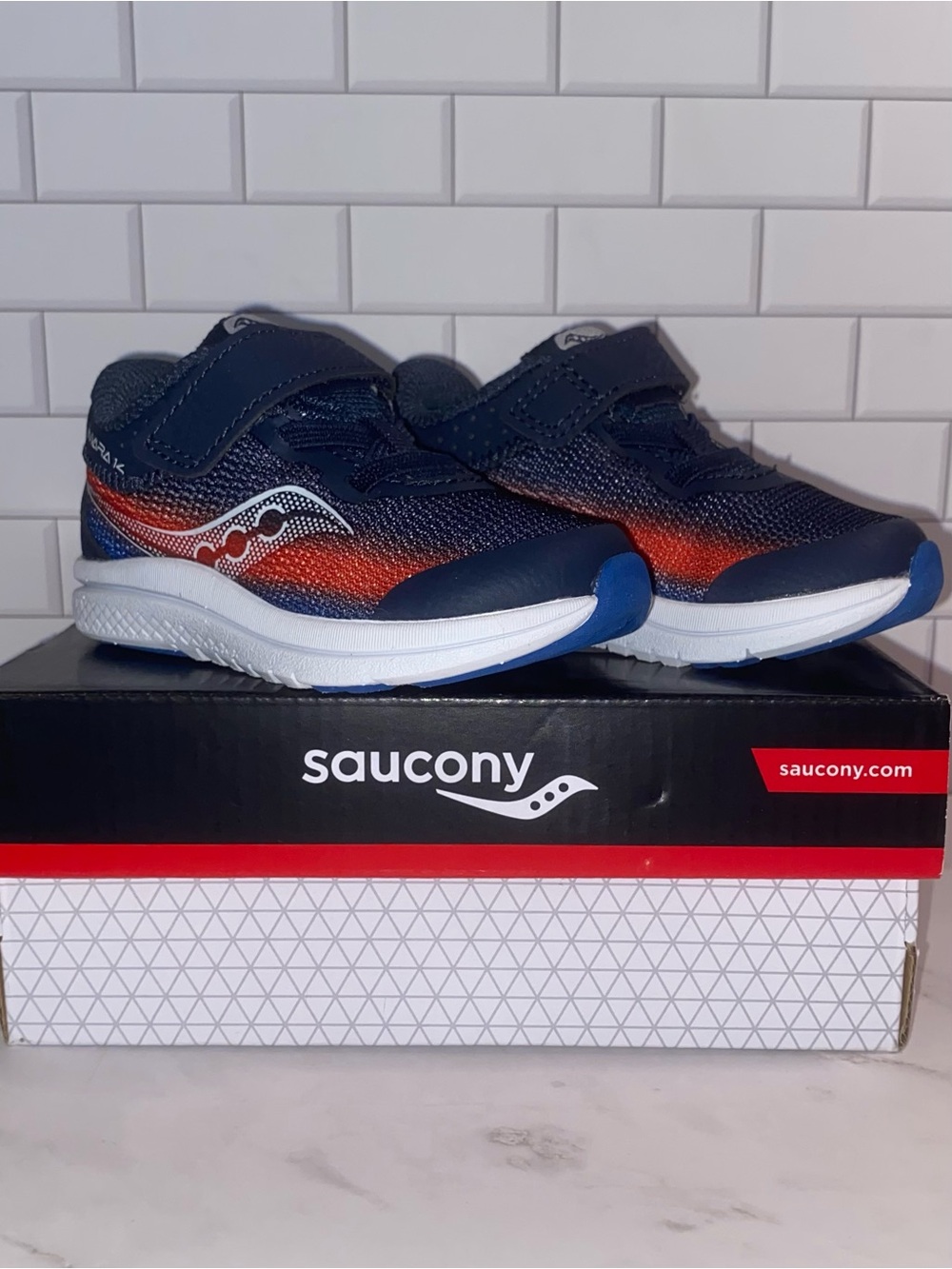 Saucony Kinvara 14 A/C Toddlers’ Red, White, Blue Sneakers Size 4